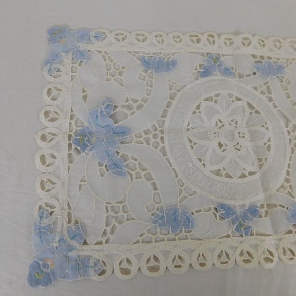 Fabric Placemat Floral Applique Blue White Lace 16.5"x11" SINGLE Vintage FLAW - Picture 9 of 10